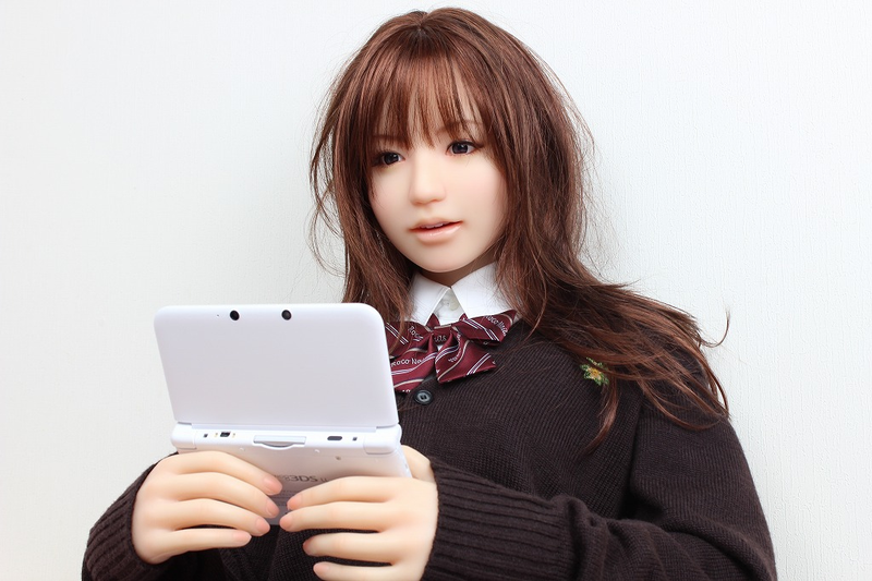 Illustration for article titled Here's a Sex Doll Reviewing Game Hardware